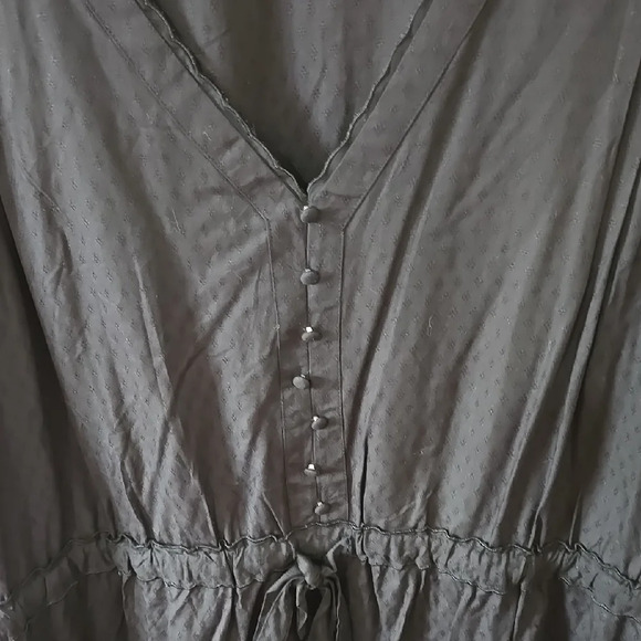 Black Sundress with Flutter Sleeves and V-Neck for Casual Occasions - Picture 3 of 7